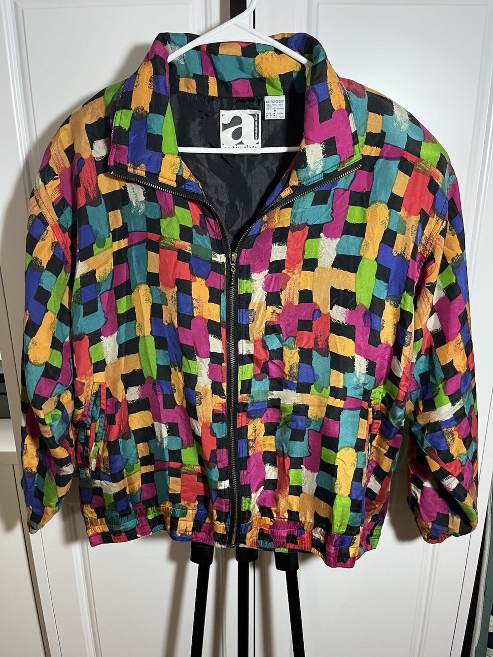 Ac-tiv-ology Vintage Wind Jacket SILK size Medium Shoulder pads Beautiful